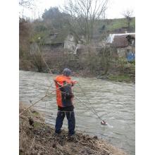 Žleby - odběr vzorku povrchové vody